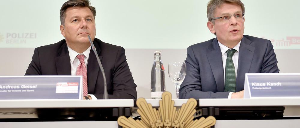 Berlins Innensenator Andreas Geisel (l, SPD) und Polizeipräsident Klaus Kandt im April 2017.