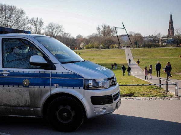 Police patrol in Görlitzer park in Berlin's Kreuzberg district amidst the new coronavirus COVID-19 pandemic.
