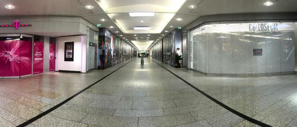 Potsdamer Platz Arkaden im Kellergeschoss: Die meisten Geschäfte sind schon leer. Doch auch während des Umbaus sollen einige Geschäfte - etwa Supermärkte für die Nahversorgung der Anwohner - geöffnet bleiben. 