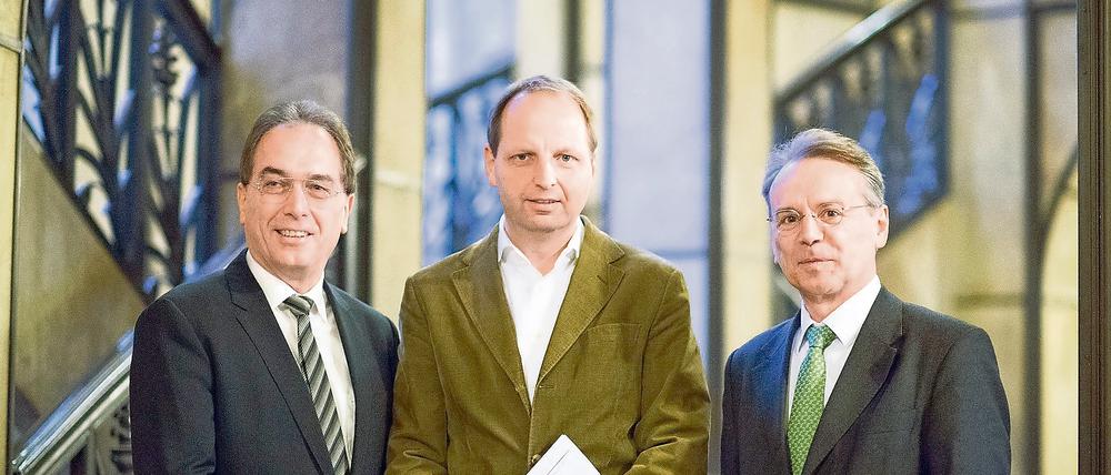 Rüdiger Reiff (links) mit Thomas Heilmann (CDU) und Christoph Partsch (r) am 03.12.2014 in der Senatsverwaltung für Justiz in Berlin. 