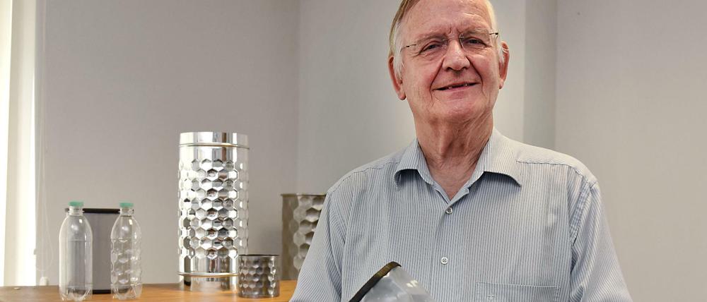 Ingenieur und Physiker Frank Mirtsch entwickelt seit 1976 speziell gewölbte Bleche. Einige findet man in Modellen von Miele-Waschmaschinen. Jetzt hat er ein neues Patent, das er Hausgeräteherstellern zeigen will.