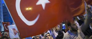 In der Türkei haben Nationalisten gegen die kurdische Arbeiterpartei PKK demonstriert. 