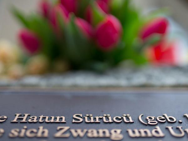 Der Name der am 7. Februar 2005 erschossenen Hatun Sürücü steht am 07.02.2015 in Berlin auf einem Gedenkstein.