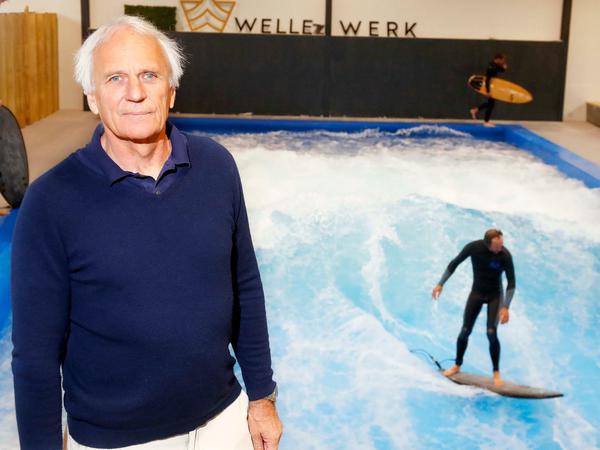 Pionier. Rainer Klimaschewski hat in den 60er Jahren das Flusssurfen in München für sich entdeckt und nun eine künstliche Surfwelle entwickelt.