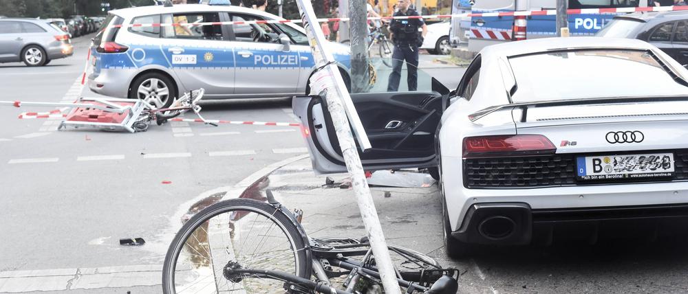 Hier ging es noch einmal glimpflich aus: Ein Unfall mit einem Audi-Sportwagen im August in Kreuzberg.