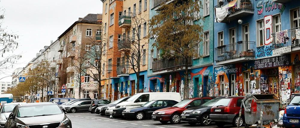 Das teilbesetzte Gebäude in der Rigaer Straße 94 in Berlin-Friedrichshain gilt als Symbol der linksradikalen Szene.