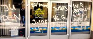 Antisemitische Schmierereien an den Türen der Redaktion der "Lausitzer Rundschau" in Spremberg