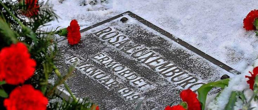 Rosa Luxemburg und Karl Liebknecht waren zwei der bekanntesten Kämpfer im Spartakusaufstand im Januar 1919 in Berlin. Sie wurden am 15. Januar 1919 ermordet. Luxemburg wurde anschließend in den Landwehrkanal geworfen, Liebknecht zehn Tage später beigesetzt.