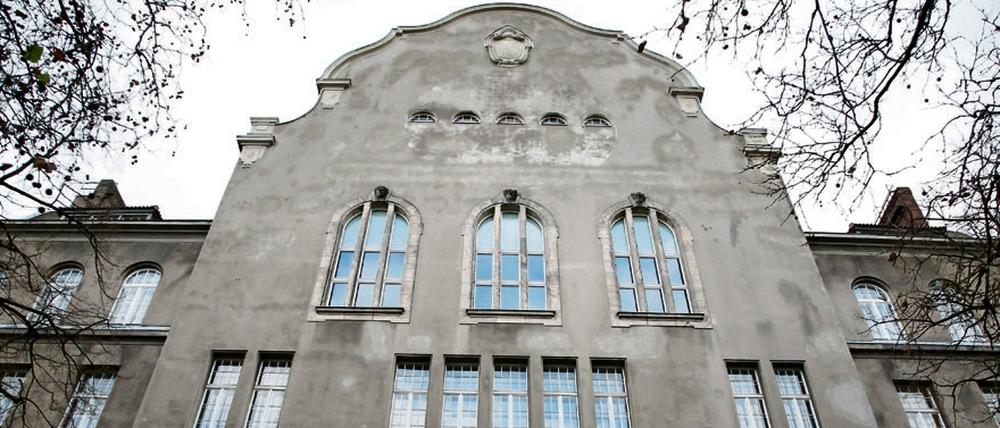 Rosa-Luxemburg-Oberschule - hier noch nur hundert Jahre alt.