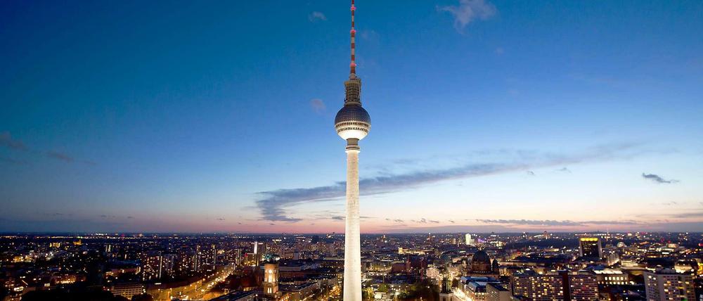 So majestätisch ragt der Fernsehturm über Berlin. 2013 war er jedoch erneut Schauplatz eines tragischen Unfalls. 