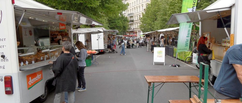 Donnerstags ist Öko-Markt am Kollwitzplatz, und sonnabends lockt der Wochenmarkt die Kunden an. Das Foto stammt aus dem Jahr 2011.