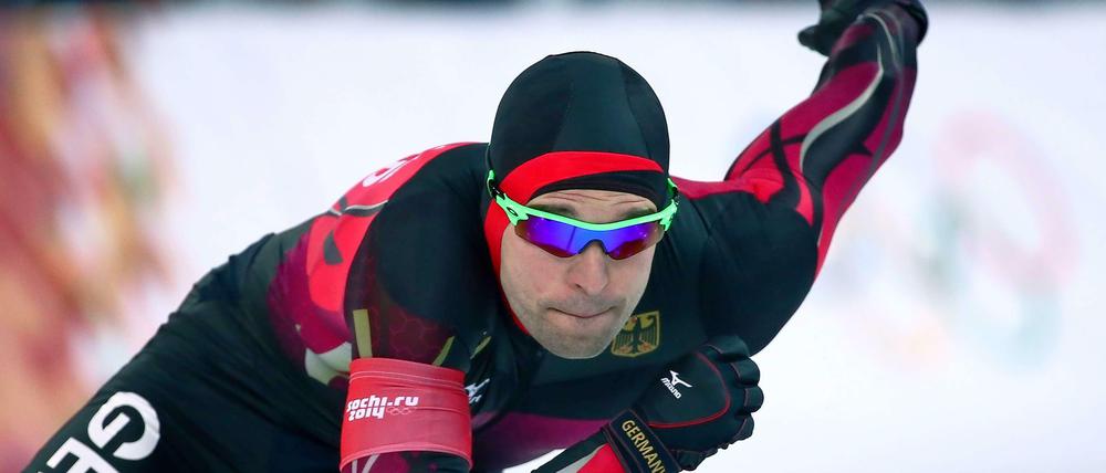 Fast ein Held. Der Berliner Eisschnellläufer Samuel Schwarz wurde in Sotschi Fünfter über die 1000 Meter.