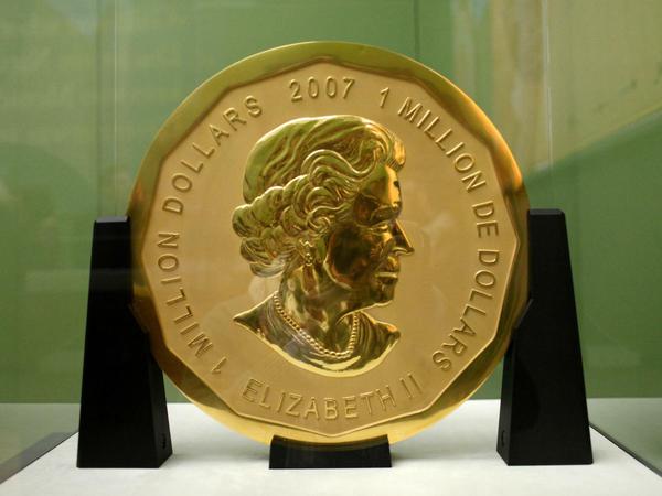 Die 100 Kilogramm schwere Goldmünze «Big Maple Leaf» stand im Bode-Museum in Berlin (Archivbild)