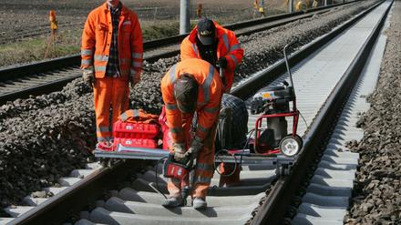 Betonschwellen bereiten der Deutschen Bahn und der Behala derzeit Ärger.