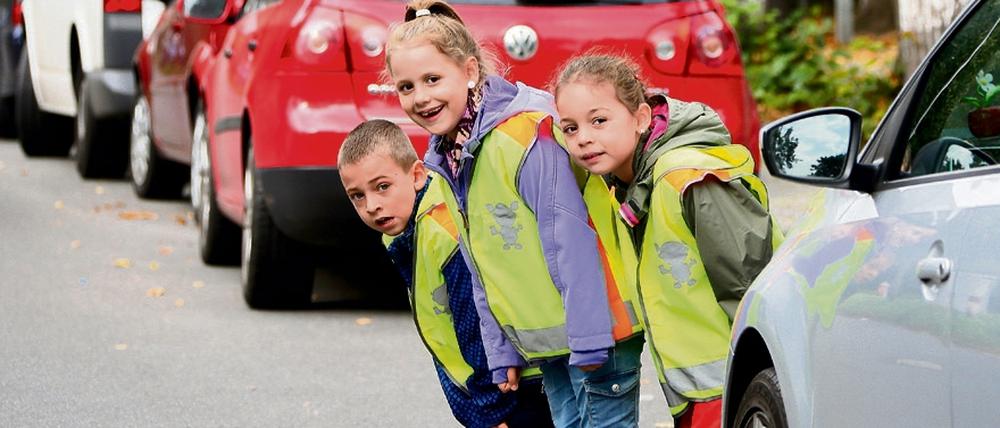 Kinder lernen von klein auf im Straßenverkehr vorsichtig zu sein.