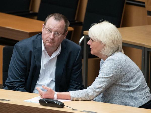Berlins Umweltsenatorin Regine Günther (rechts) und der erkrankte Staatssekretär Jens-Holger Kirchner