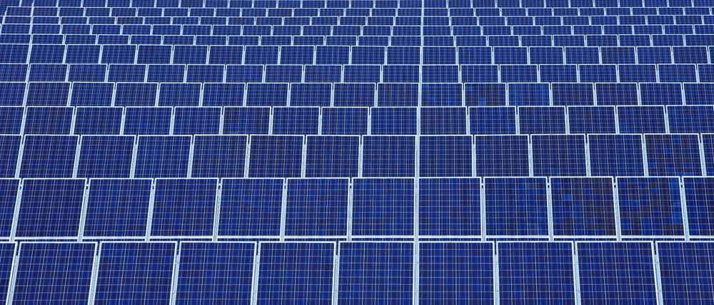 Im Juni haben die Berliner Stadtwerke mit Tempelhof-Schöneberg einen Vertrag zur Installation von Solarpaneelen abgeschlossen.