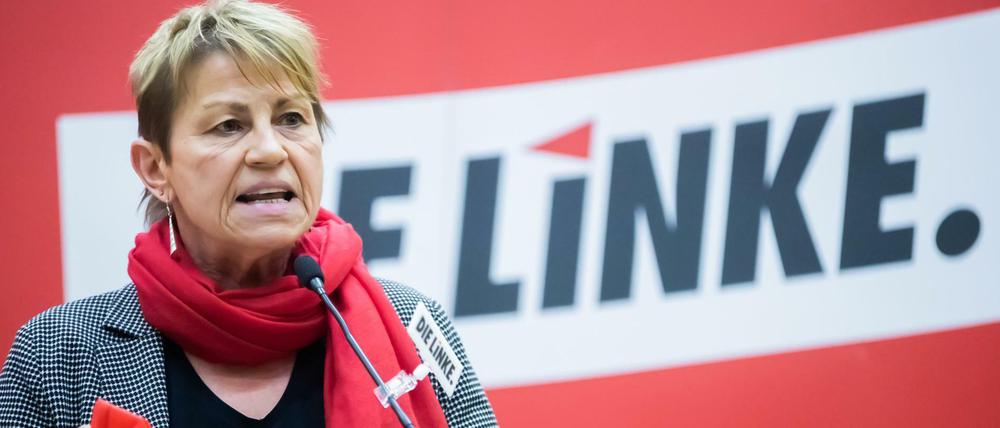 Elke Breitenbach, Berliner Senatorin für Integration, Arbeit und Soziales, spricht bei einem Sonderparteitag der Berliner Linken. Die Linke-Poltikerin will ihr Amt nicht fortsetzen.