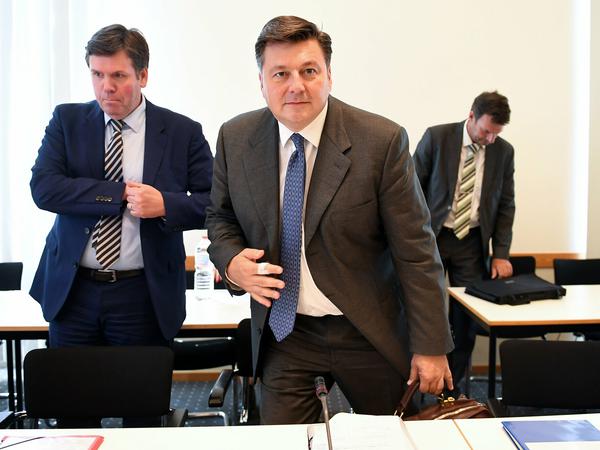 Der Berliner Innenstaatssekretär Torsten Akman (l:) und Innensenator Andreas Geisel (beide SPD).