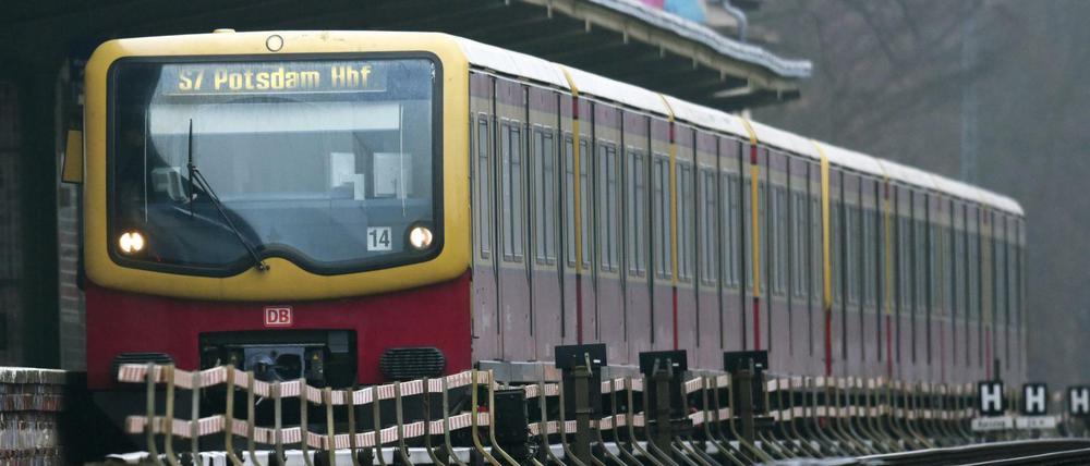 Die S-Bahn fährt - aber kann sie all die Fahrgäste aufnehmen?