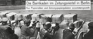 1919 verschanzten sich Spartakisten hinter einer Barrikade aus Papierrollen und Zeitungspapierpaketen.