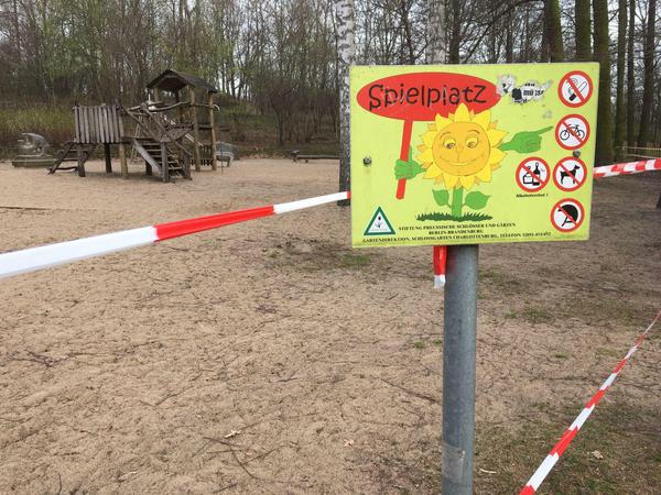 Der Spielplatz im Schlosspark Charlottenburg ist abgesperrt.