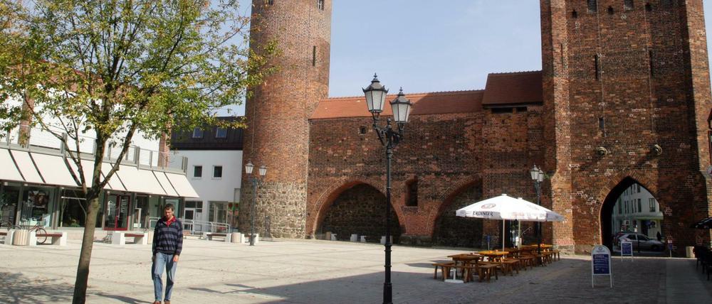 Das historische Stadttor in Bernau. Die Stadt ist die erste Gemeinde in Brandenburg, die Opfer der Hexenverfolgung rehabilitiert.