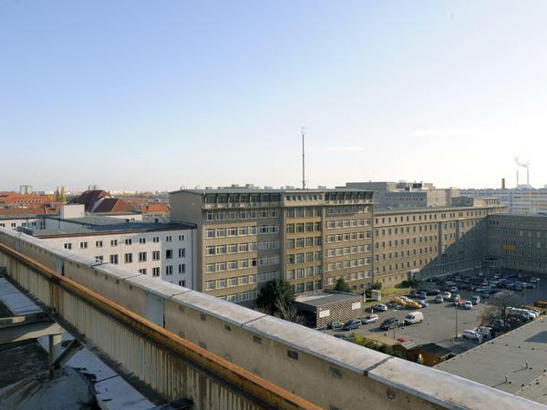 Blick vom Dach des ehemaligen Dienstgebäudes des Ministeriums für Staatssicherheit (MfS) in der Normannenstraße in Berlin.
