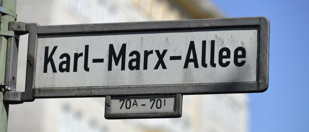 Vier Wohnblöcke in der Karl-Marx-Allee in Friedrichshain wurden an die Deutsche Wohnen verkauft.
