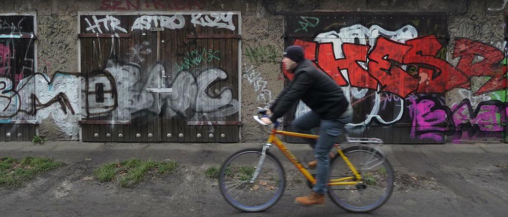 Fahrradfahrer in Johannisthal.