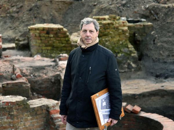 Der Archäologe Michael Malliaris leitet die Ausgrabungen rund um den historischen Molkenmarkt.