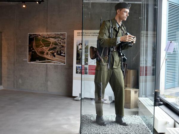 Die alliierten Uniformen und weitere Ausstellungsstücke sind Dauerleihgaben der Privatsammlung Andreas Skala.