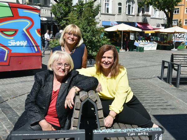 Ingrid Kühnemann (links) mit ihren Töchtern Andrea (Mitte) und Melanie (rechts), aufgenommen am 27. Juni 2019.