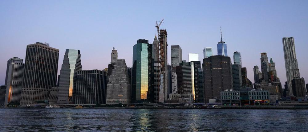 Die Skyline des New Yorker Stadtteil Manhattan.