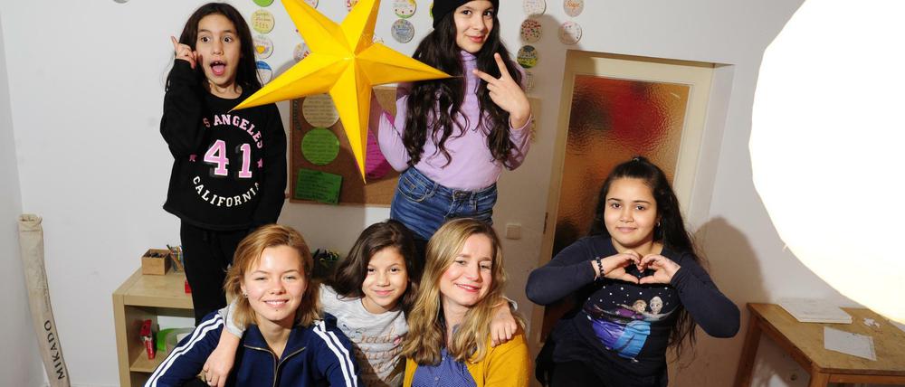 Spendenaktion für den "Mädchenladen" in der Reichenberger Straße. Im Bild: Ada, Jessica, Aisha, Safah, Sarah und Melek.