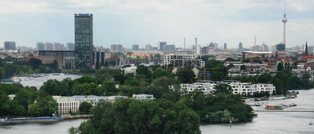 Die Einwohnerzahl Berlins wächst beständig, doch an Wohnungen mangelt es. 
