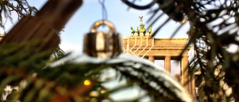 Das Brandenburger Tor im weihnachtlichen Glanz. 