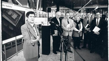 1995 präsentierte der Tagesspiegel die Schlossplatz-Entwürfe, Bundestagspräsidentin Rita Süssmuth eröffnete die Ausstellung.