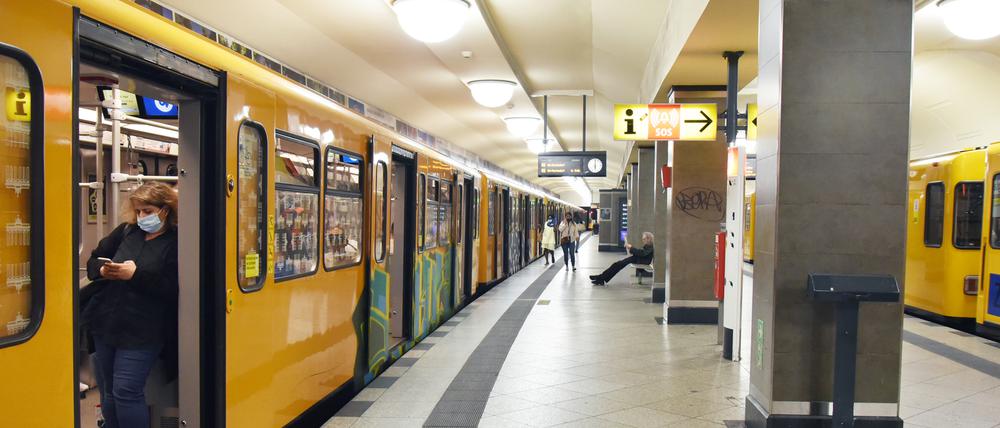BVG und S-Bahn wollen die Preise anheben - obwohl der Senat im Koalitionsvertrag beschlossen hatte, die Preise einzufrieren.