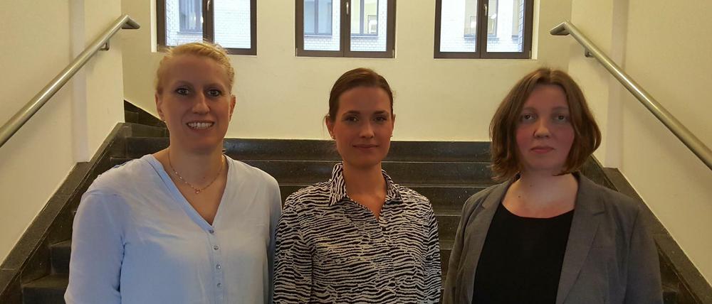 Drei von 924. Die Lehrinnen Alina Fröhlich (v.l.), Maren Peters-Choi und Katharina Legnowska haben die Unterschriftenaktion gestartet.