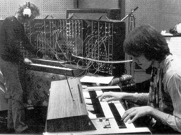 Makro Mikroelektronik. Florian Fricke und Steve Schroyder von Tangerin Dream im Jahr 1972.