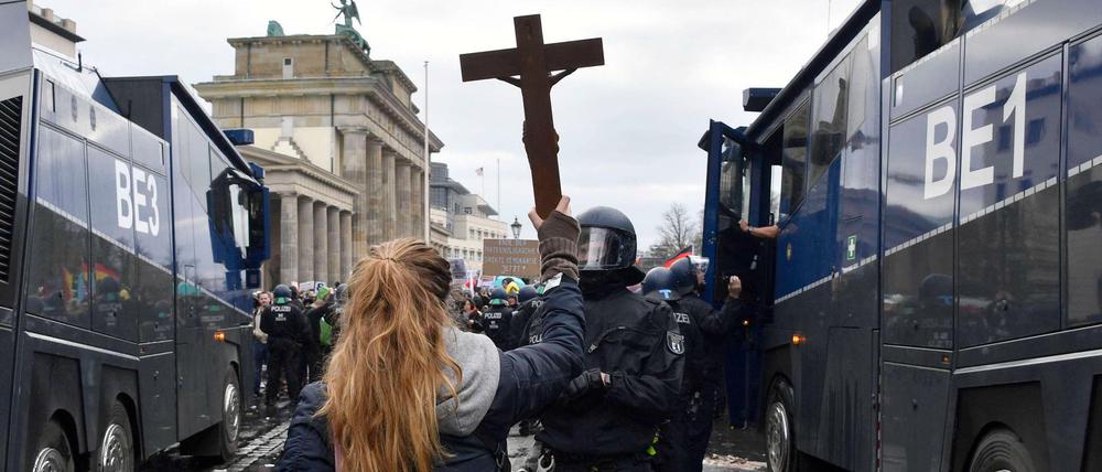 Bei der letzten Großdemo gegen Corona-Maßnahmen in Berlin setzte die Polizei Wasserwerfer ein.