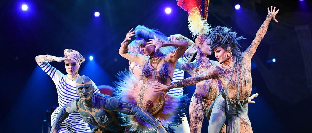 Tanzt wohl oder übel auch für AfD-Wähler: Das Tanz-Ensemble der aktuellen Revue „The One Grand Show“