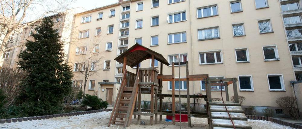 In diesem Wohnblock in Weißensee wurde vergangene Woche ein zweijähriges Mädchen tot aufgefunden. Die Familie stand unter Beobachtung des Jugendamts.