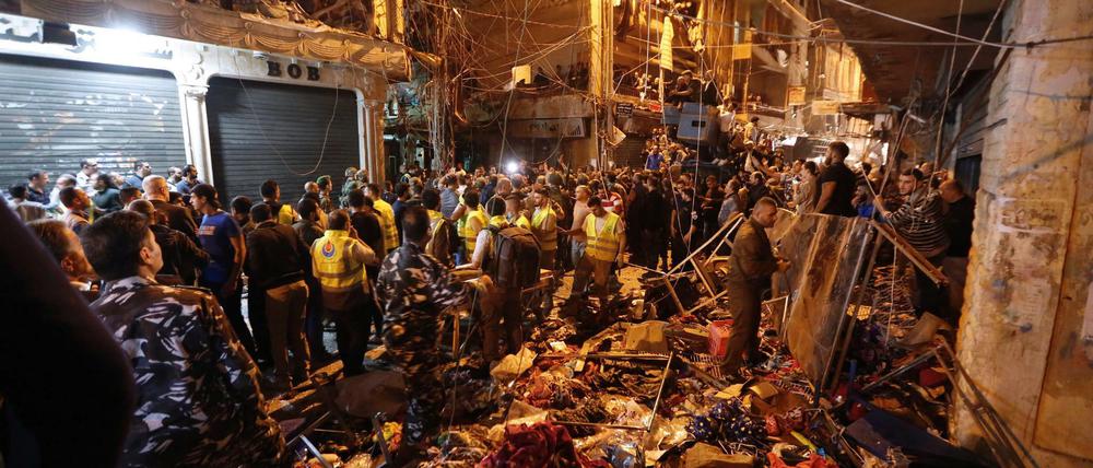 Der Libanon wird weiter von Bombenattentaten erschüttert, wie hier im November, als Bomben in einem schiitischen Viertel von Beirut explodierten, das von der prosyrischen Hisbollah kontrolliert wird.
