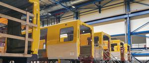 In den nächsten Jahren kommen bis zu 1500 neue U-Bahn-Wagen in Berlin zum Einsatz. 12 Wagenkästen befinden sich bereits in der Produktion am Stadler-Standort in Berlin-Pankow. 