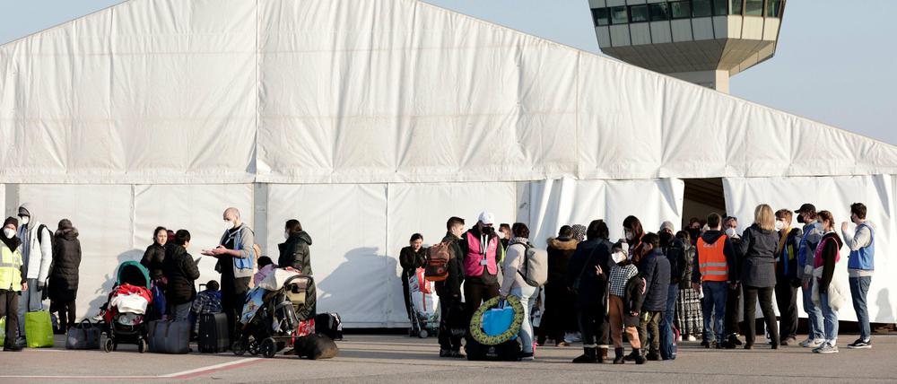 In der neuen Notunterkunft auf dem Flughafengelände Tegel können 900 Menschen unterkommen. 
