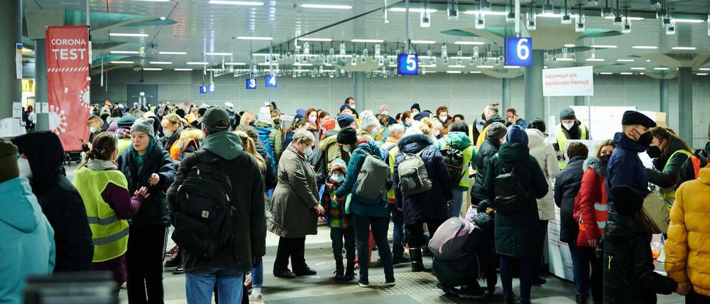 Tausende Geflüchtete kommen derzeit täglich am Berliner Hauptbahnhof an.