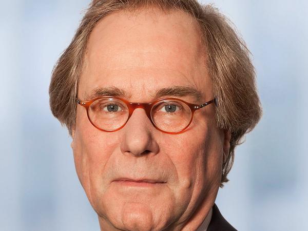 Ulrich Battis ist Rechtswissenschaftler und war von 1993 bis zu seiner Emeritierung im Jahr 2009 Professor an der Berliner Humboldt-Universität.