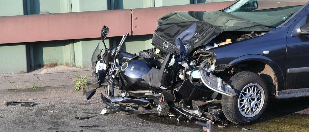 Mit einem schwarzen Opel hatte der Iraker Sarmad A. auf der A100 gezielt drei Motorradfahrer gerammt.